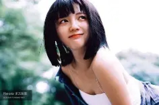 炸裂！司晓迪凌晨甩黑色吊带美照评论区从吃瓜到吐槽吵翻了天